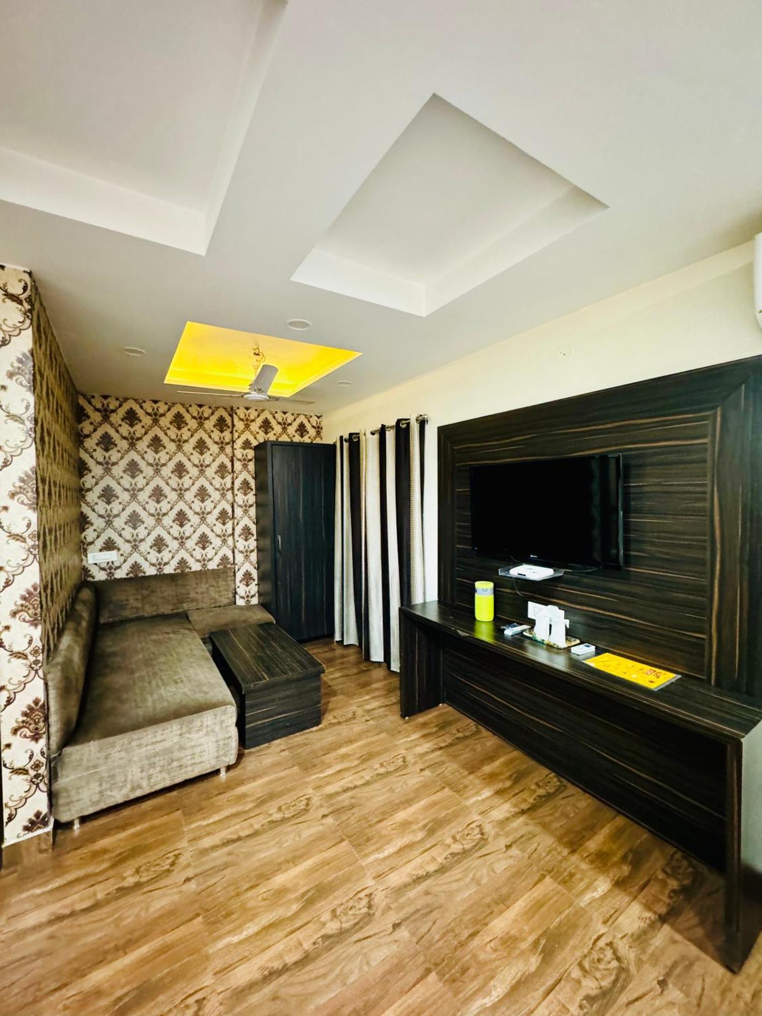 Hotel Kabir Residency アムリトサル エクステリア 写真